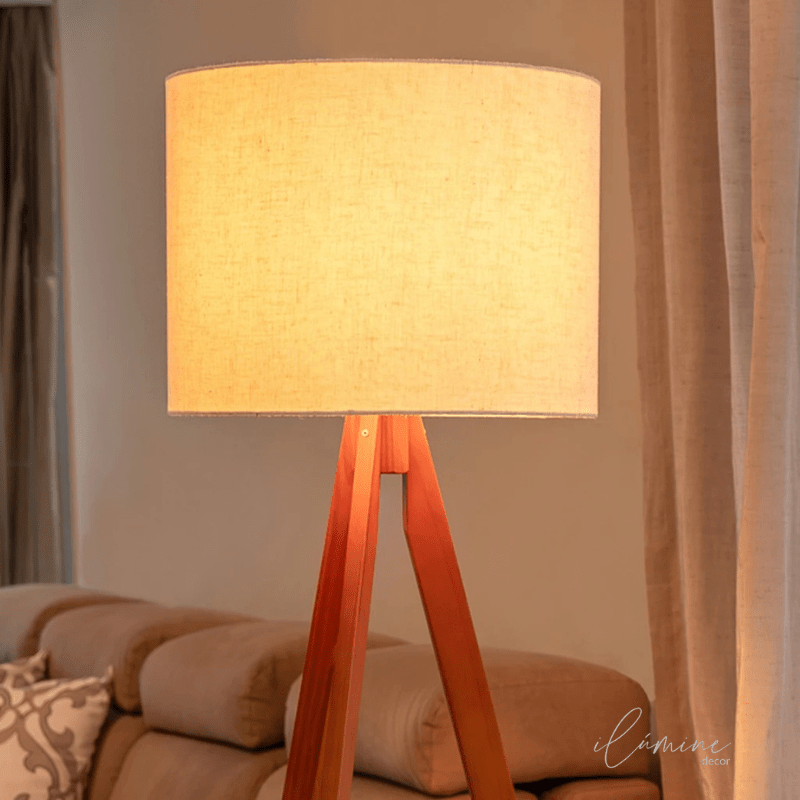 Luminária de Chão Clássica em Linho